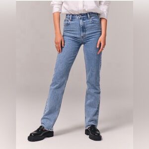 A&F Curve Love Ultra Hugh Rise 90s Straight Jean REGULAR - MEDIUM WASH - SIZE 31